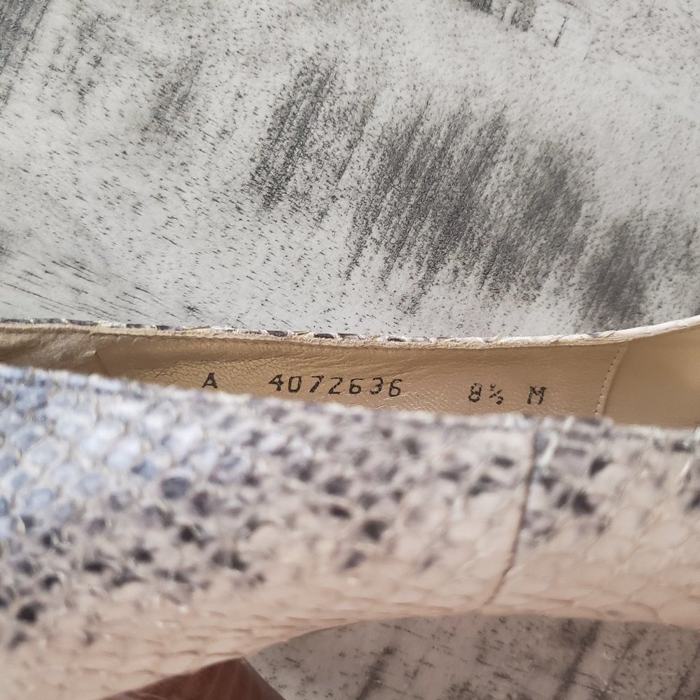 Stuart Weitzman Rowin Snakeskin Platforms Sz 8.5m - image 4